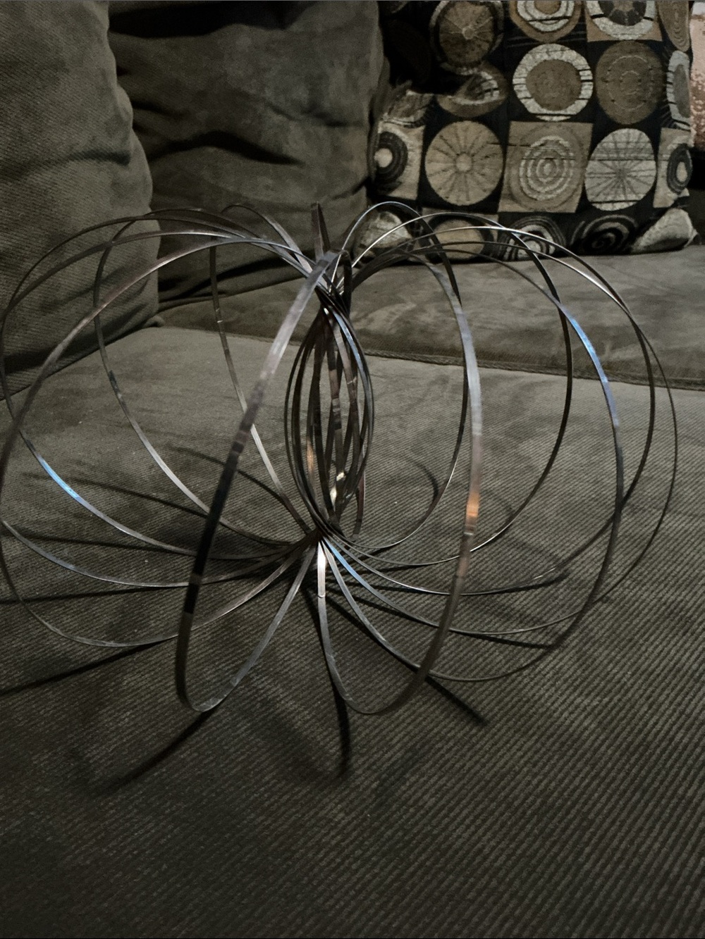 3D Kinetic Spring Interactive Toy - Silver - Picture 5 of 6